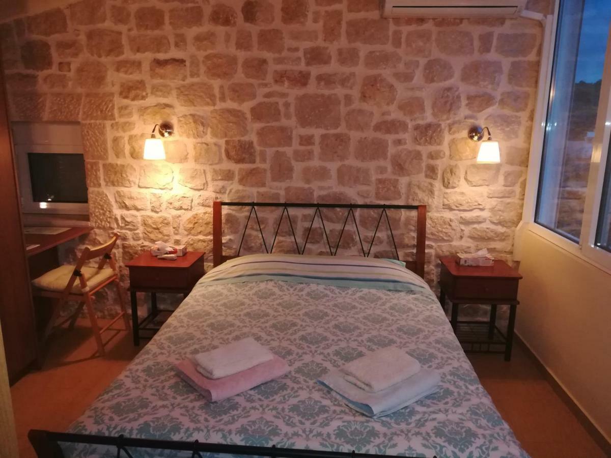 Stone House In Olive Grove Villa Tolón Exterior photo